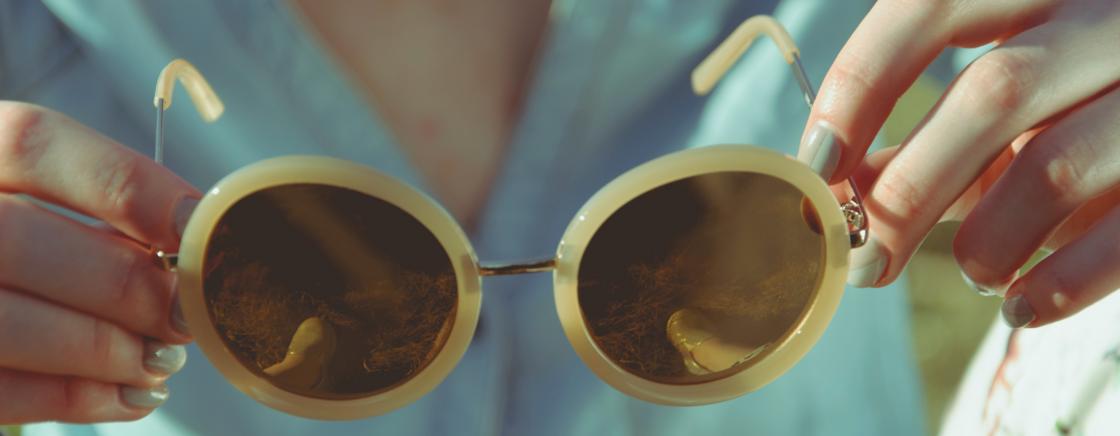 SUNGLASSES IN SUMMER